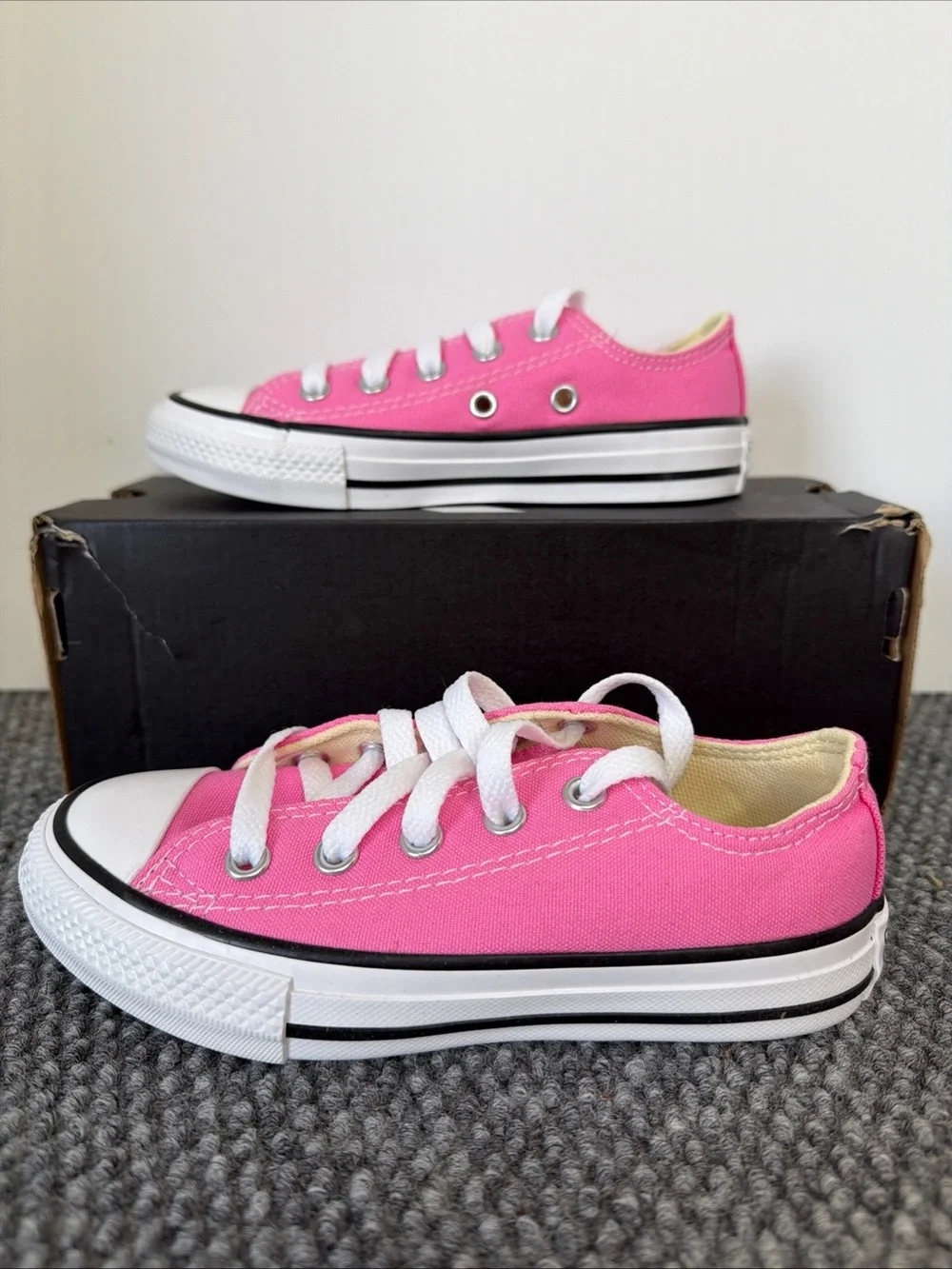 New Unisex Converse Chuck Taylor All Star Ox LOW Pink Size 11 Youth